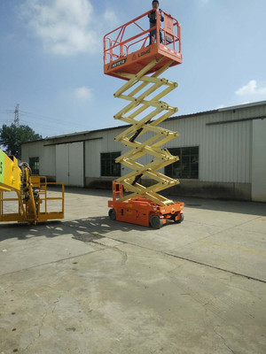 臨沂升降車租賃服務 升降機、高空作業(yè)車與登車橋的全面解決方案